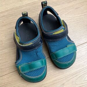 Teva Kids Teal and Navy Active Sandals - close toed shoes size 8c